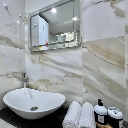 Superior Studio With Balcony - City Center سراييفو