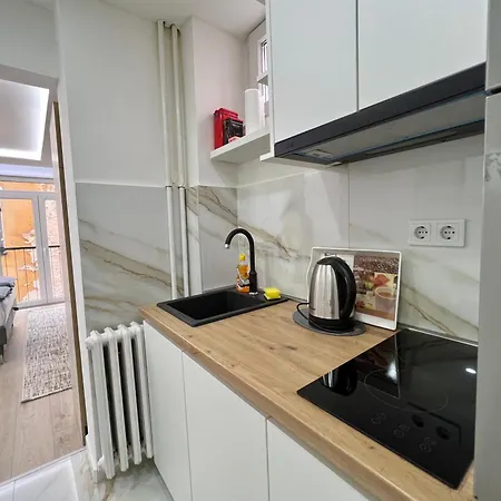 شقة Superior Studio With Balcony - City Center *