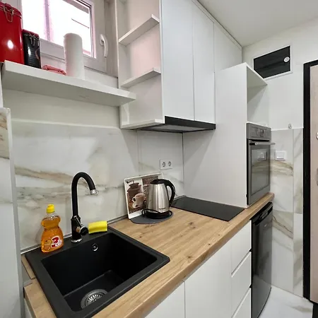 Superior Studio With Balcony - City Center سراييفو